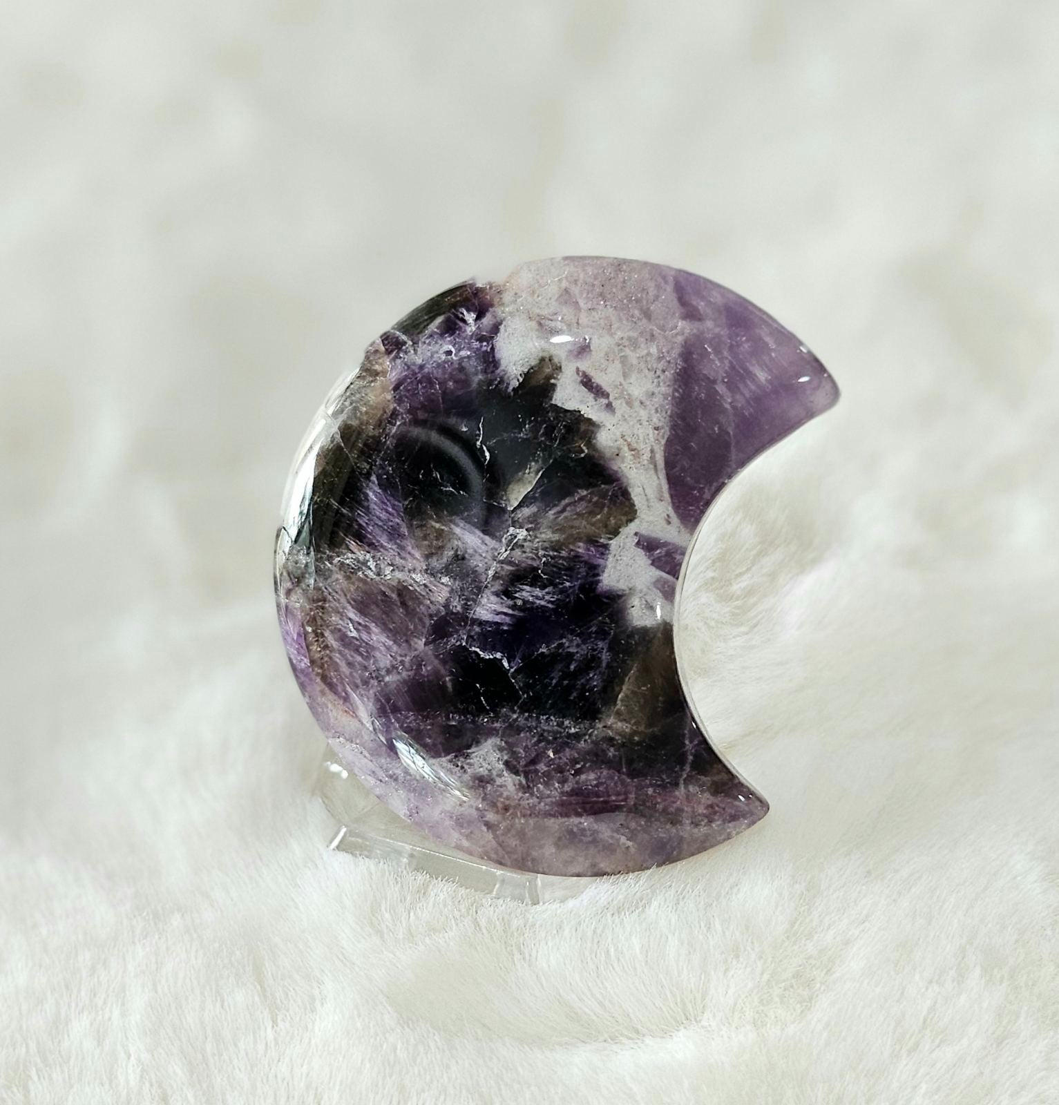 Amethyst moon-shaped 50.7g