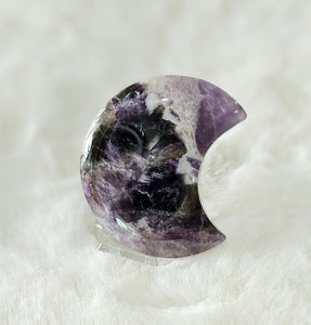 Amethyst moon-shaped 50.7g