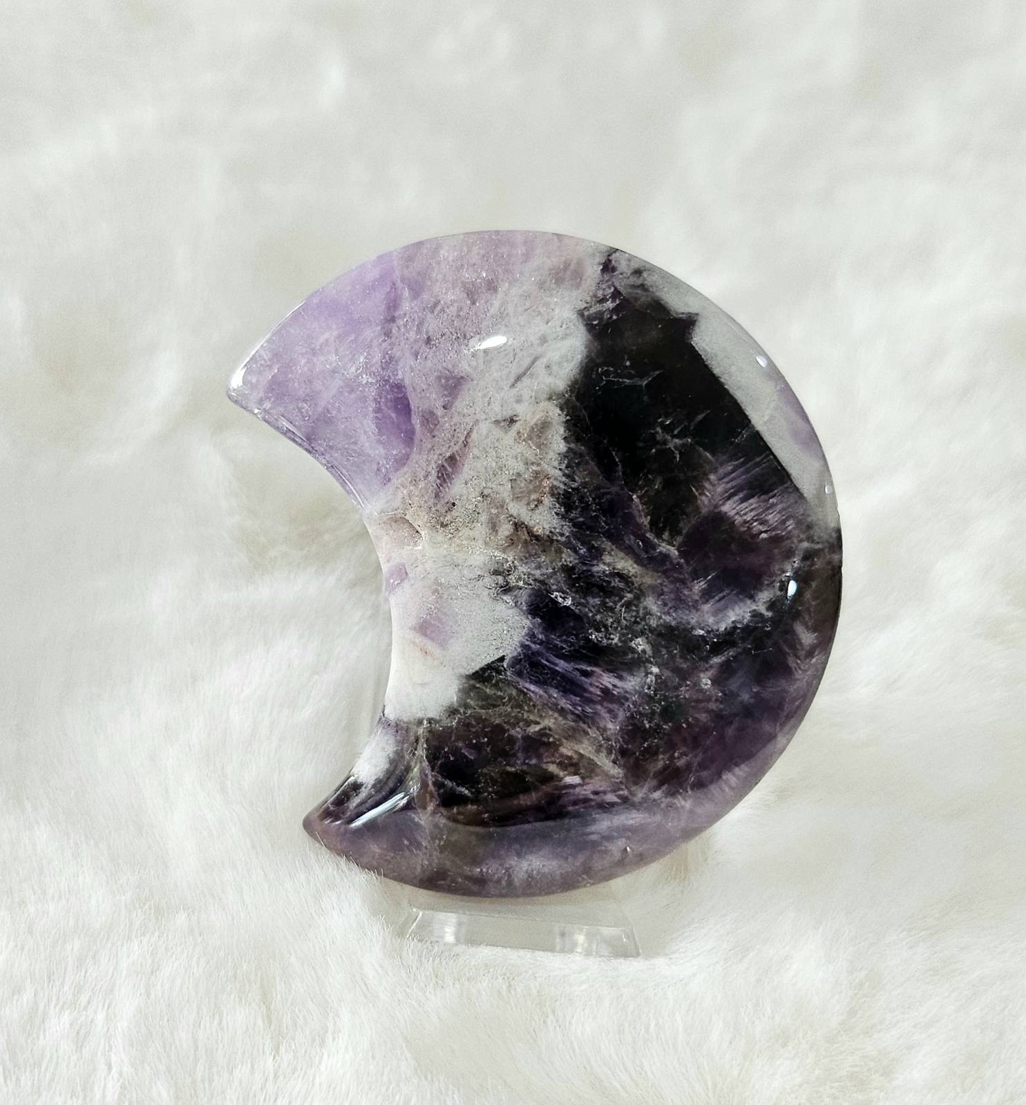 Amethyst moon-shaped 50.7g