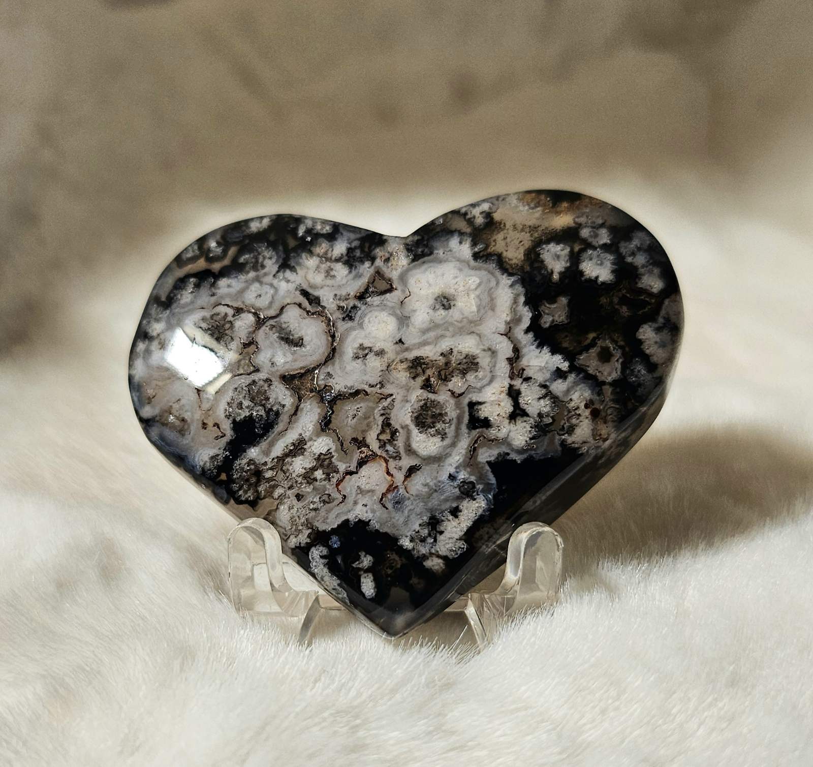 Black Sakura Agate (heart-shaped) 3A