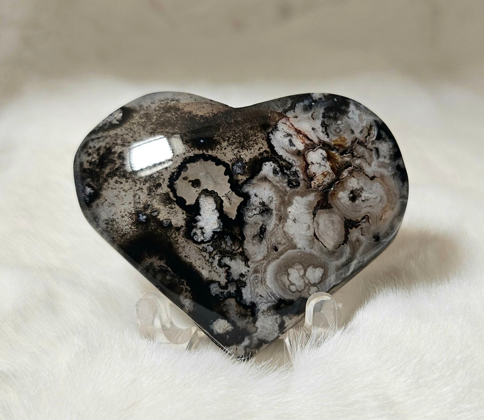 Black Sakura Agate (heart-shaped) 3A