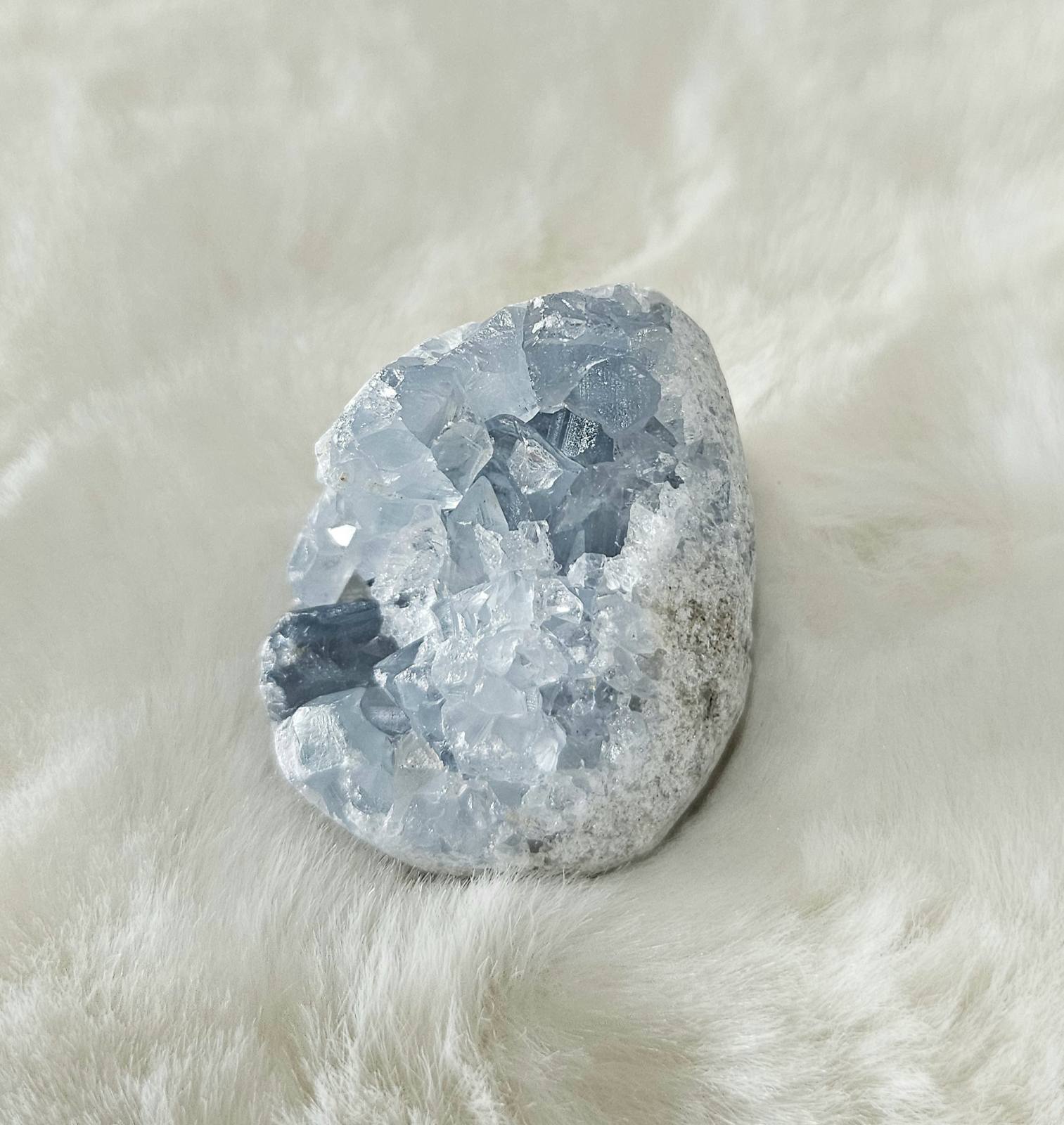 Celestite mini egg-shaped 68.6g